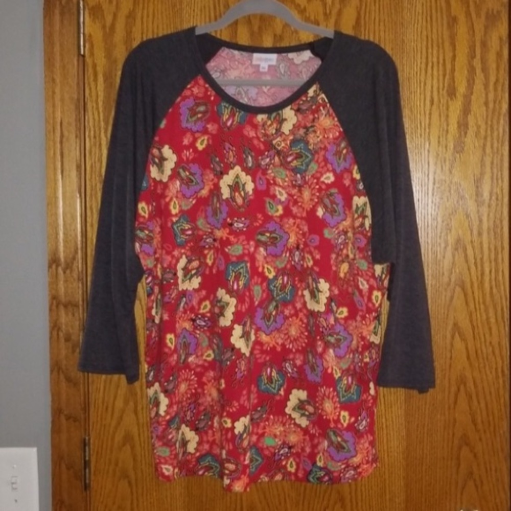 🌟 Sale!  Comfy LuLaRoe Multicolored top